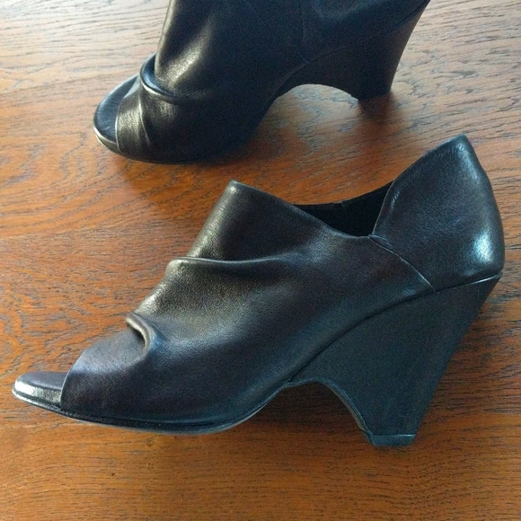 The Last Conspiracy Peep Toe Heels Black Leather - Picture 15 of 16